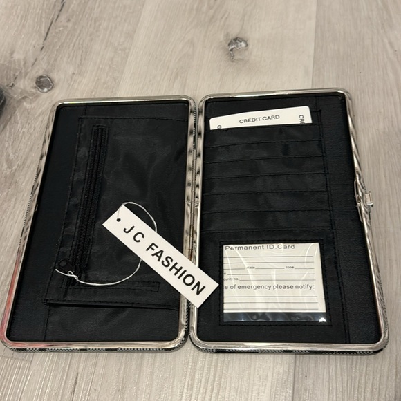 JC Fashion NWT Long hard Wallet with many credit Card compartment and pockets. - Picture 7 of 7